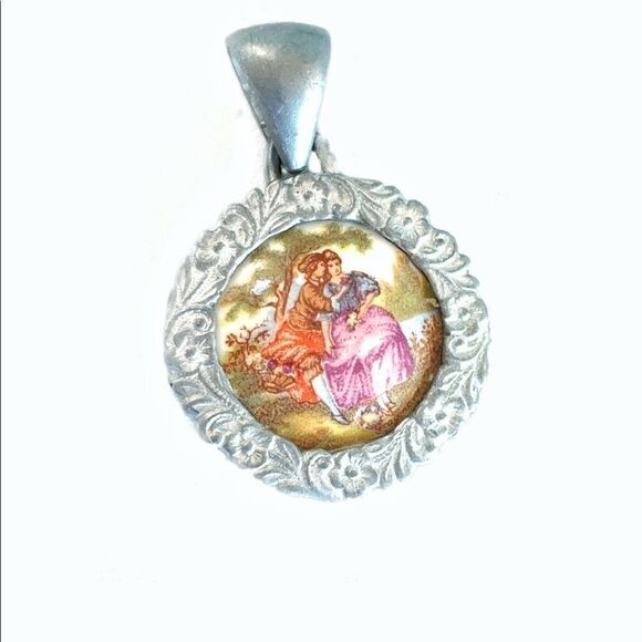 Vtg LARGE courting lovers transferwear pewter pendant-ROMANTIC LOVERS 2" X 1.5" - Picture 5 of 8